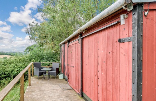 Llanvair Kilgeddin Cabaña | THE OLD LMS GOODS VAN, pet friendly, with a garden in Monmouth