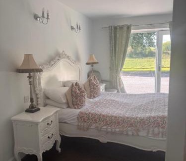 Kelbrook Hotel | The Old Stone Trough Country Hotel