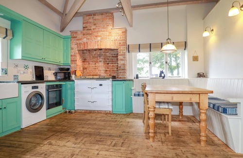 St. Mabyn Cabaña | THE OLD WATERMILL, pet friendly, luxury holiday cottage in St Mabyn