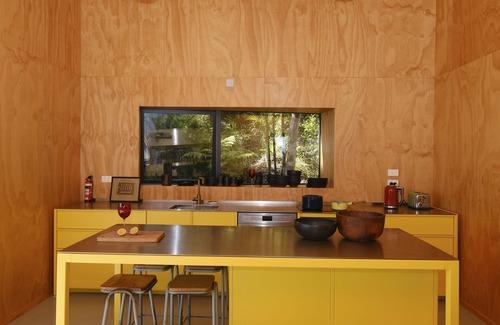 Omiha Casa | The Omiha Bach Retreat 3 min walk to beach