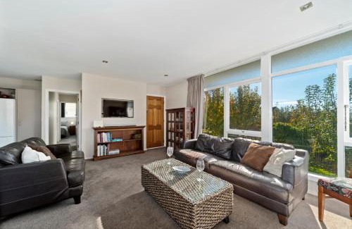 Turangi Casa | The Orchard House - Turangi Holiday Home