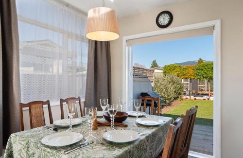 Turangi Casa | The Orchard House - Turangi Holiday Home