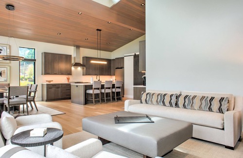 Sylva Casa | The Overlook at Balsam Mountain Preserve: Modern Mountain Home on Arnold Palmer Golf Course