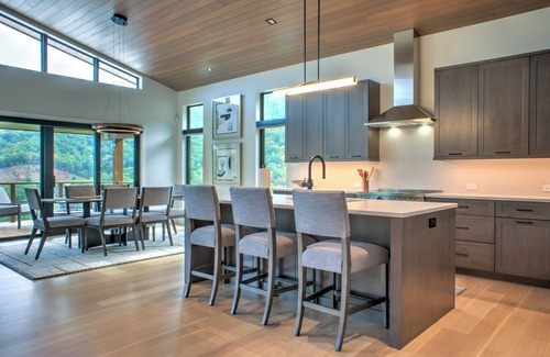 Sylva Casa | The Overlook at Balsam Mountain Preserve: Modern Mountain Home on Arnold Palmer Golf Course