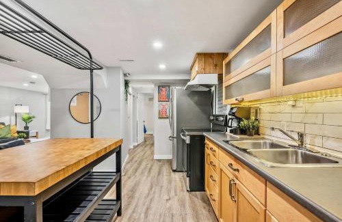 Northwest Calgary Casa | The Owlet NWCalgary QueenBD PrivateSuite