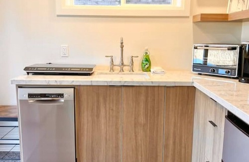 Kitchener Condominio | The Parkvale Home - Cozy 1BR with Stunning View!