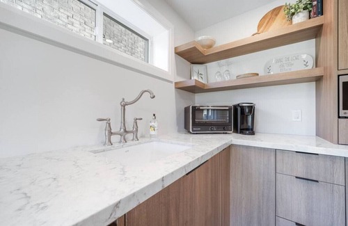 Kitchener Condominio | The Parkvale Home - Cozy 1BR with Stunning View!
