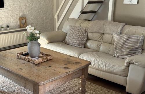 Lechlade Casa | The Parlour Cotswolds Farm Stay With Pool