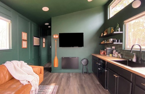 Noel Cabina | The Patsy at High Bank – Cozy Elk Riverfront Tiny Cabin in Scenic Noel, MO