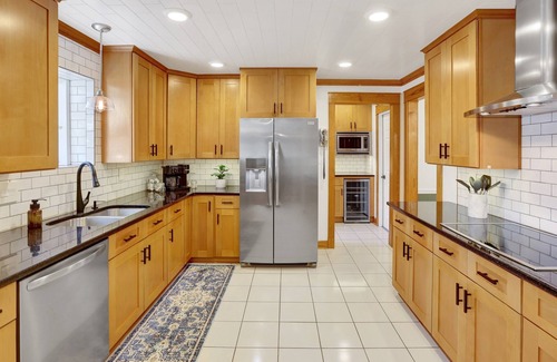 Evans Casa | THE PINE CONE- Hot Tub | Game Room | Huge Backyard