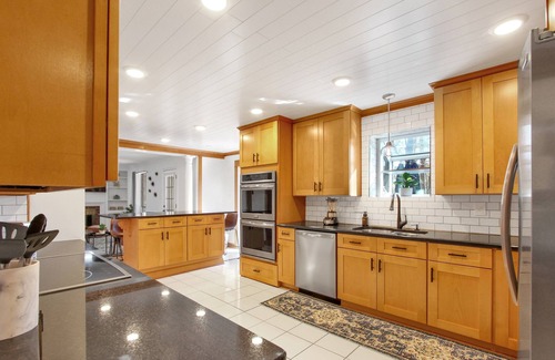 Evans Casa | THE PINE CONE- Hot Tub | Game Room | Huge Backyard