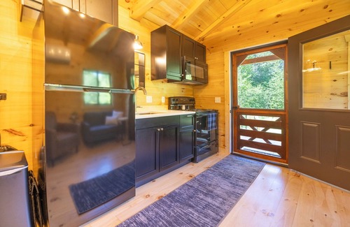 Porterfield Cabina | The Pines - New! - Menominee River Boutique Tiny Cottage