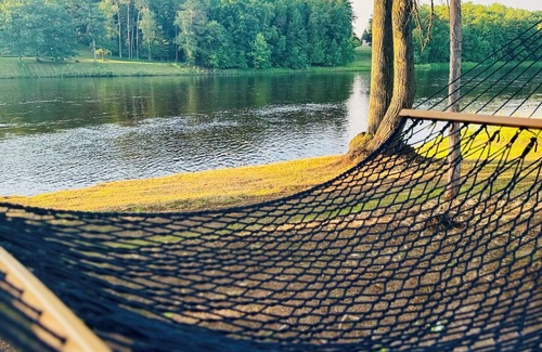 Porterfield Cabina | The Pines - New! - Menominee River Boutique Tiny Cottage