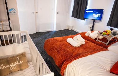 Northampton Villa | The Pines Villa 1 , Brand New 3BR , Home Cinema, Games & EV , Parking for 4 , Sleeps 10