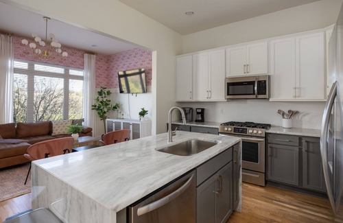 Haynes Area Casa | The Pink Stetson: Rooftop Views, Party Hats, Games