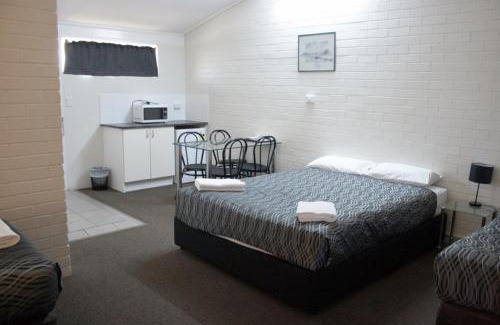 Gunnedah Hotel | The Plains Motor Inn