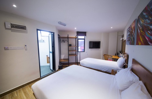 Taman Tampoi Indah Hotel | The Point Boutique Hotel