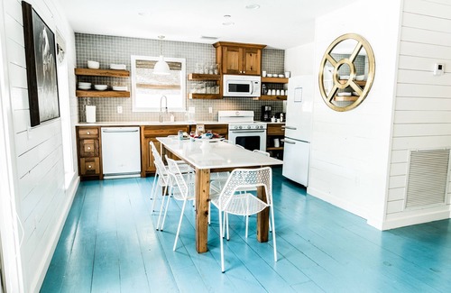 Fairhope Apartamento | ¡NUEVO! THE POLO BUNK Una suite de diseño creativo perfecta para divertidas reuniones