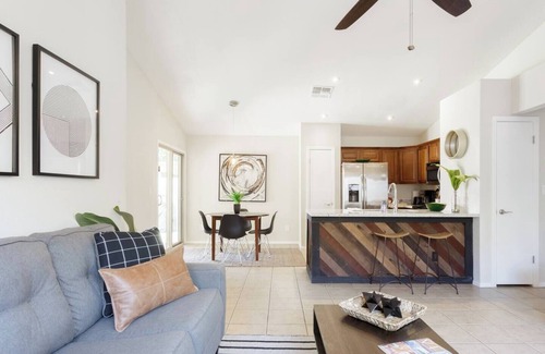 Parque Vista Estates Casa | Casa privada altamente renovada con piscina climatizada