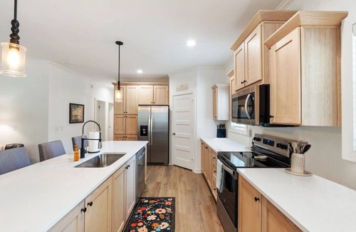 Carthage Casa | The Porch and Pines Cottage