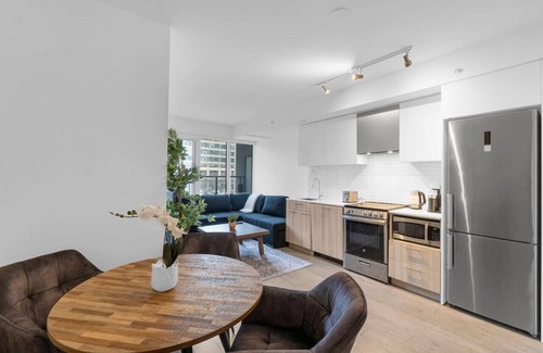 Bay Street Corridor Hotel | The Providence - Downtown - 2BR