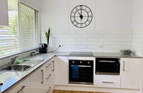 The Range Apartamento | ‘The Range Retreat’ 2 brm unit near Mater, schools & gardens