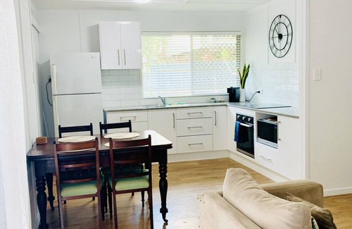 The Range Apartamento | ‘The Range Retreat’ 2 brm unit near Mater, schools & gardens