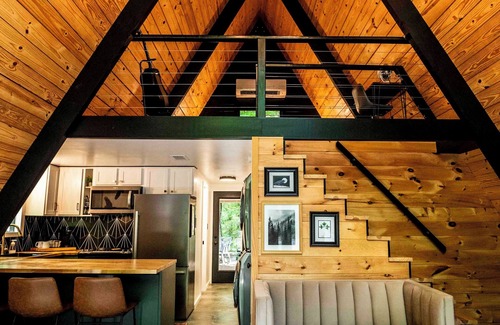 Nelsonville Cabina | The Raven A-Frame - Modern Woodland Retreat near Hocking Hills and OU Campus