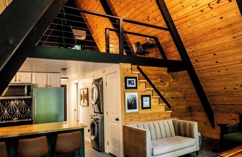 Nelsonville Cabina | The Raven A-Frame - Modern Woodland Retreat near Hocking Hills and OU Campus