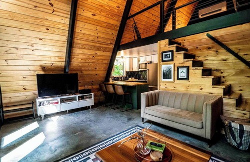 Nelsonville Cabina | The Raven A-Frame - Modern Woodland Retreat near Hocking Hills and OU Campus