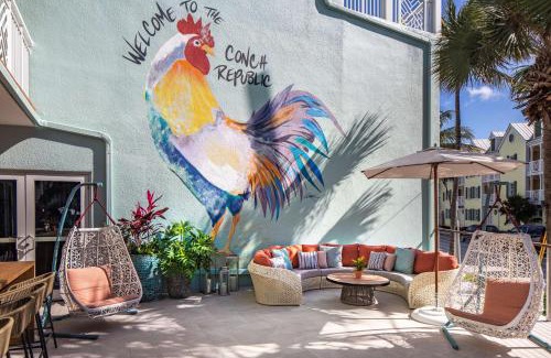 Uptown - Upper Duval Complejo | The Reach Key West, Curio Collection by Hilton