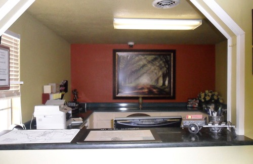 Eureka Springs Hotel | The Regency Inn