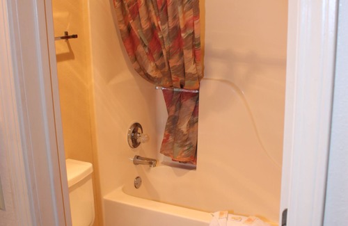 Eureka Springs Hotel | The Regency Inn