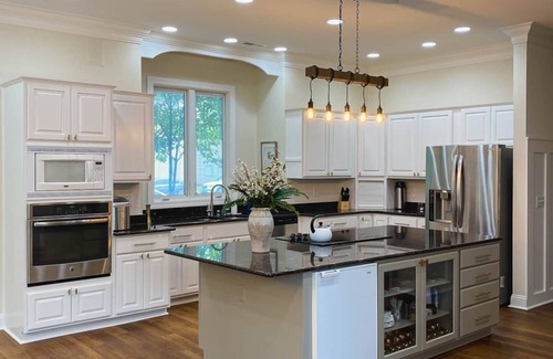 Paducah Casa | Suite King privada con bañera de hidromasaje en la encantadora Respite Bed and Breakfast.