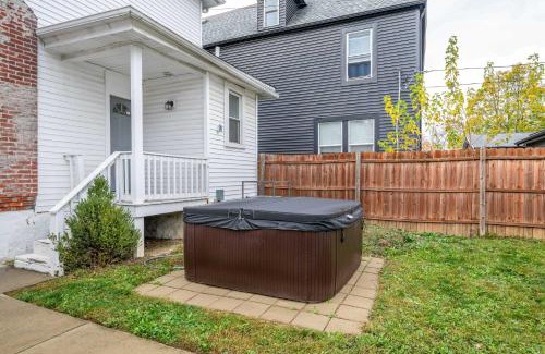 Livingston Park Casa | The Restful Roost w Hot Tub