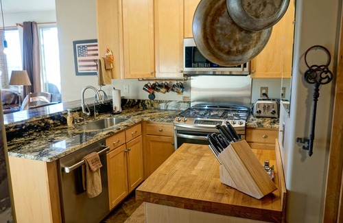 Kimball Junction Condominio | The Retreat- Vistas increíbles y ubicación; Esquí, cena, tienda y entretenimiento.