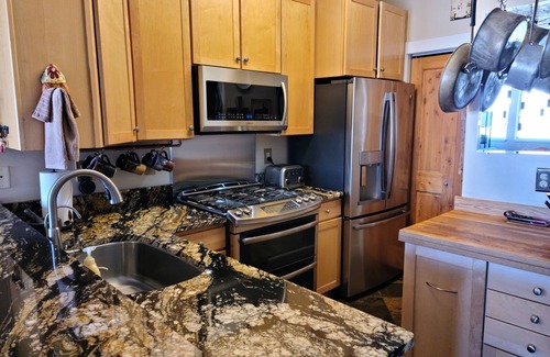 Kimball Junction Condominio | The Retreat- Vistas increíbles y ubicación; Esquí, cena, tienda y entretenimiento.