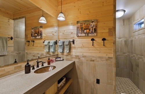 Grant County Hotel | The Retreat at Silvies Valley Ranch