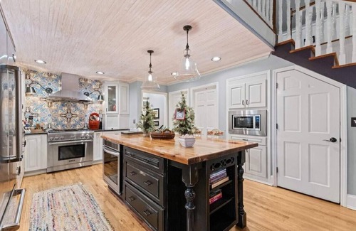 Willow Spring Casa | The Retreat-Hot Tub-Theater-Bar-6000sqft