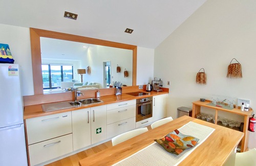 Te Ngaire Casa | The Retreat: Luxury private hillside beach villa @ Te Ngaere Bay - 2 bedroom