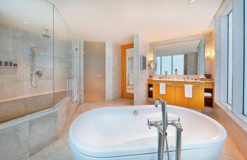 DIFC Hotel | The Ritz-Carlton Executive Residences