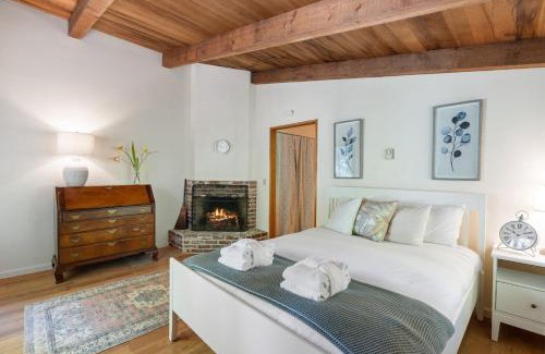 Old Evergreen Highway Casa | The Riverfront Retreat-woods Landing