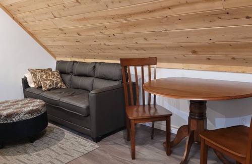 Woodstock Apartamento | The Riverside Inn - a welcoming, peaceful retreat on the water.