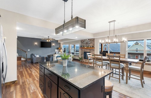 Hollister Cabina | The Rock at Branson Cove – 5 BDR on Table Rock!