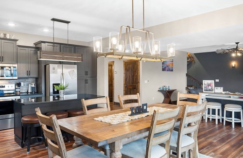 Hollister Cabina | The Rock at Branson Cove – 5 BDR on Table Rock!