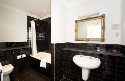 Perth Hotel | The Royal George Hotel