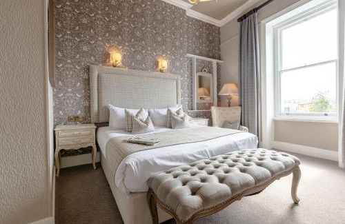 Westleigh Hotel | The Royal Hotel