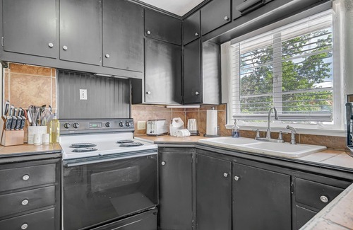 West Colorado Springs Hotel | The San Ayre Court