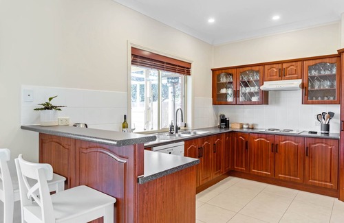 Port Elliot Casa | The Sandcastle - Family Entertainer - Pets Welcome - Central Port Elliot