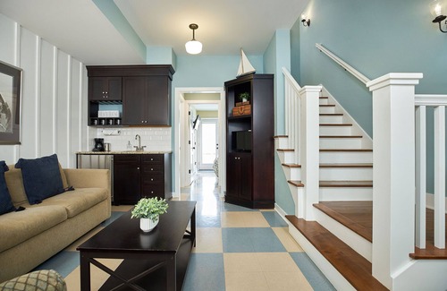 Holland Casa | "The Savannah" Luxury Townhome, Pool, Hot Tub, Golf Membership, Near Lake and Beaches